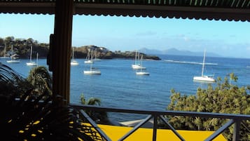Habitación doble familiar, vista a la bahía | Terraza o patio
