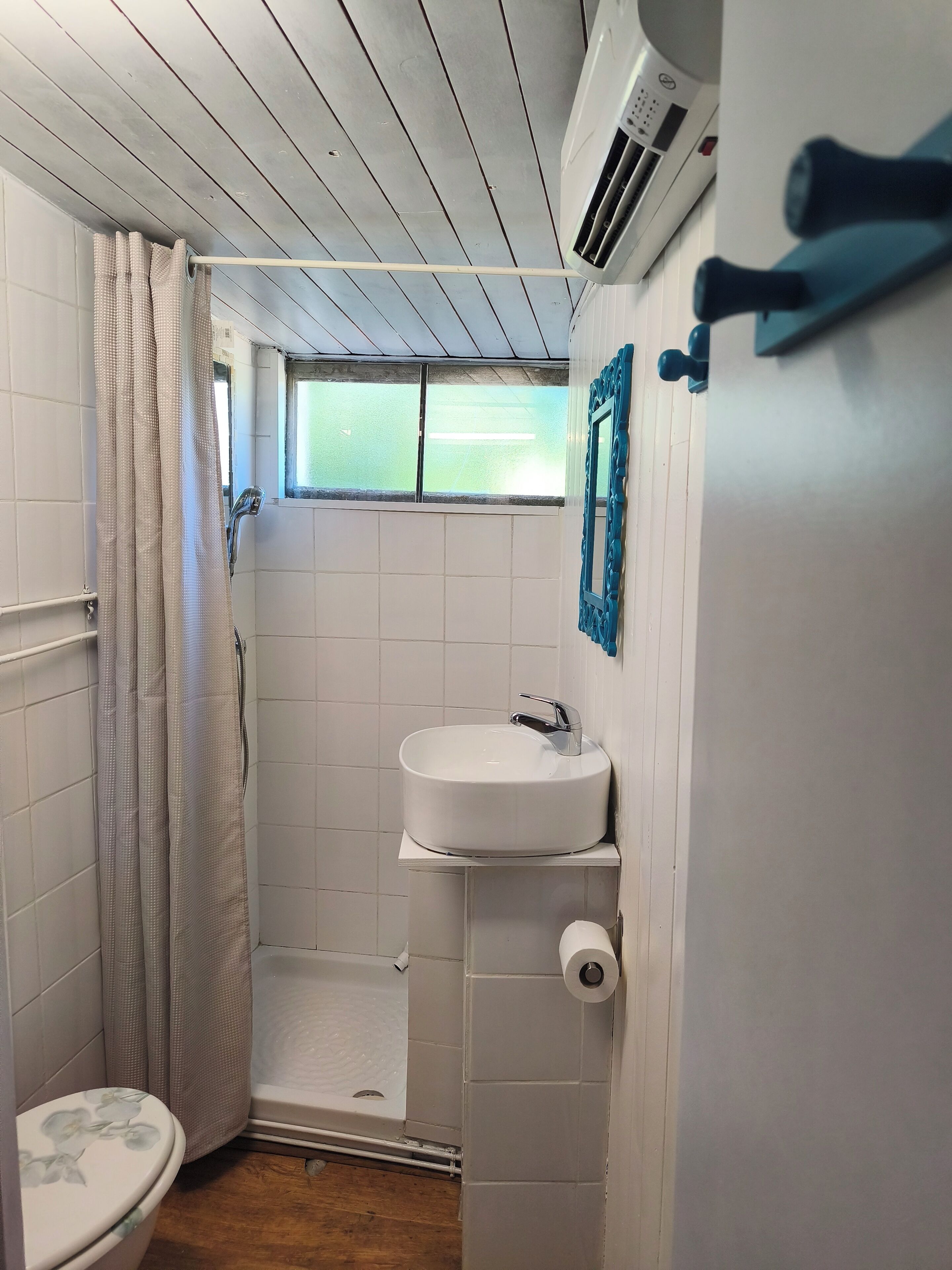 Hair dryer, towels
