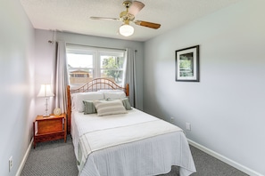 3 bedrooms, iron/ironing board, Internet, bed sheets - Charming Kingsport Home w/ Spacious Fenced Yard! (Kingsport)