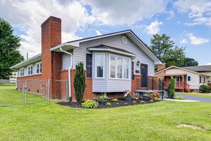 Exterior - Charming Kingsport Home w/ Spacious Fenced Yard! (Kingsport)