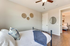 Desk, iron/ironing board, travel cot, Internet