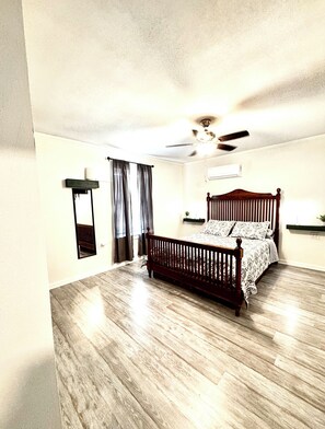 2 bedrooms, iron/ironing board, free WiFi, bed sheets