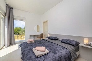 3 bedrooms, iron/ironing board, travel cot, free WiFi