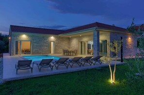 Pool - Villa FUSKA with private pool (Pinezići)