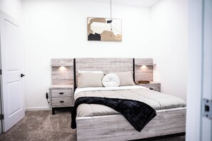 3 slaapkamers, een strijkplank/strijkijzer, wifi, beddengoed