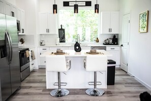 Micro-ondes, four, plaque de cuisson, lave-vaisselle