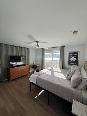 3 bedrooms, desk, iron/ironing board, travel crib