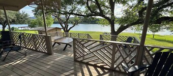 Family-Friendly 3-bedroom house in Kingsland with WiFi, AC, Kayaking & more.