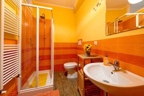 Bathroom - Vrbo Property (Foligno)
