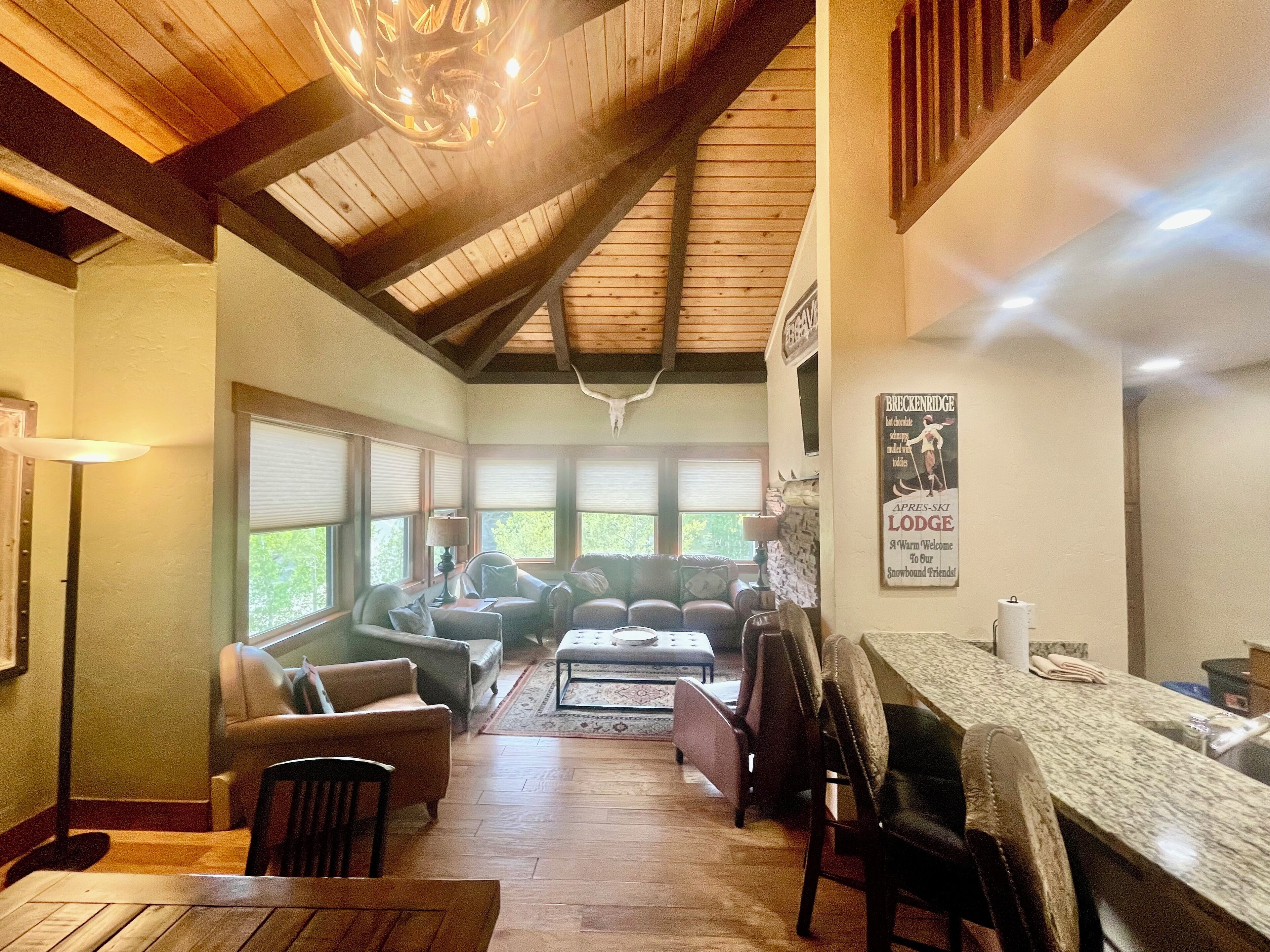 Condo, varias camas, balcón, vista a la montaña (LongBranch #301) | Interior