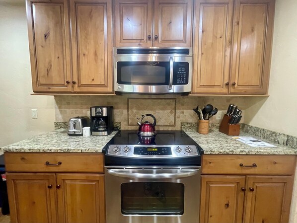 Condo, Multiple Beds, Balcony, Mountain View (LongBranch #301) | Private kitchen