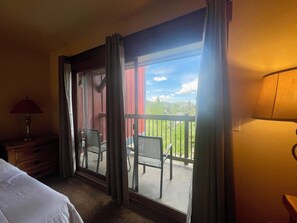 Condo, Multiple Beds, Balcony, Mountain View (LongBranch #301)