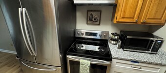 2-bedroom 1 bathroom, in unit laundry, pet friendly, carport parking , WiFi