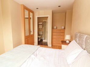 3 Schlafzimmer, individuell dekoriert, individuell eingerichtet