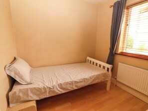 3 bedrooms, individually decorated, individually furnished, free WiFi - 51 Woodview Park (Tralee)