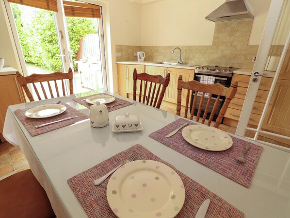 Cookware/dishes/utensils
