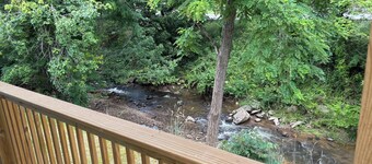 Charming Cottage at Bridge Over Doubled Waters in Sparta, NC