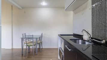 Basic Apartment | Private kitchen