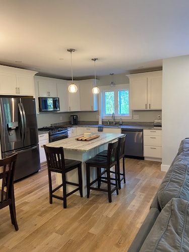 Charming 3-bedroom 3-bath condo with WiFi, in quaint Yarmouth