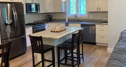 Charming 3-bedroom 3-bath condo with WiFi, in quaint Yarmouth