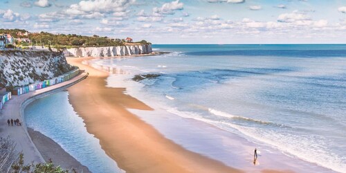 Stunning four bed Beach House with garden and parking