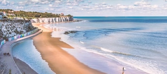 Stunning four bed Beach House with garden and parking