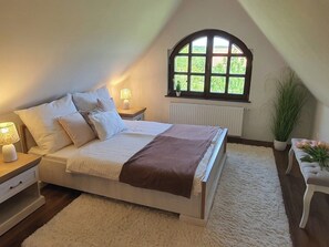 3 habitaciones, tabla de planchar con plancha, wifi y ropa de cama 