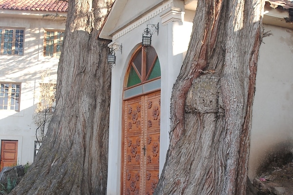 Vista frontal de la propiedad