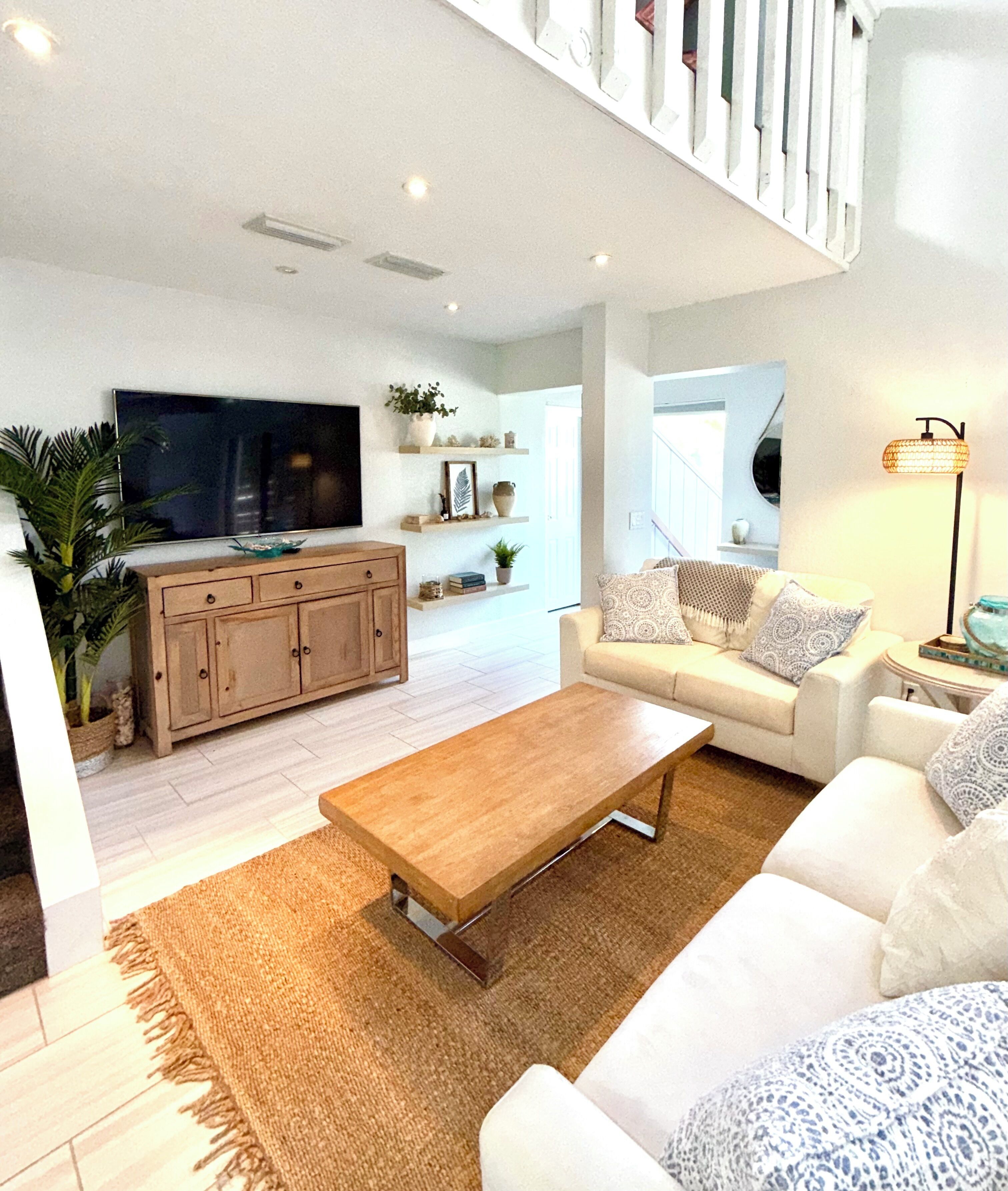 Charming 2-bedroom Townhome With Outdoor Deck And A Short Walk To The Beach. - Jupiter, FL