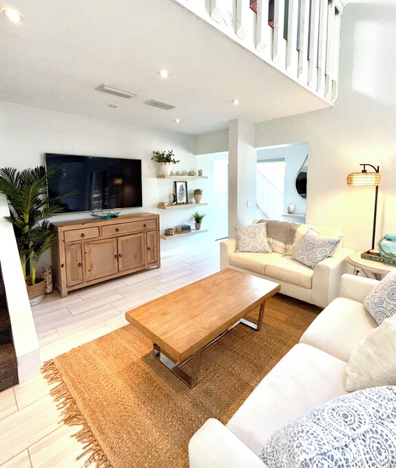 Charming 2-bedroom Townhome With Outdoor Deck And A Short Walk To The Beach. - Jupiter, FL