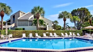 Unclassified image, 3 of 19, button - Beachside townhouse with private office space (Jupiter)