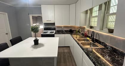 Cozy 2-bedroom house in Canton, Illinois with WiFi, AC. Book now