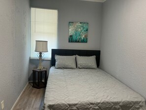 2 dormitorios, tabla de planchar con plancha, wifi y ropa de cama