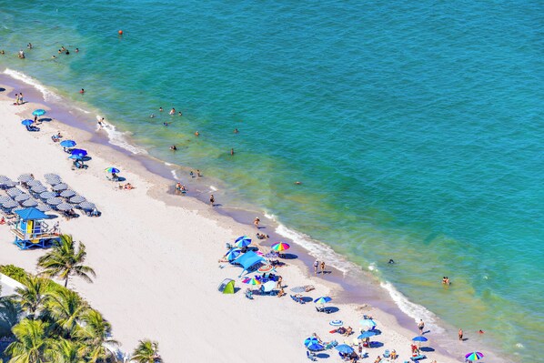 Am Strand, Liegestühle, Strandtücher