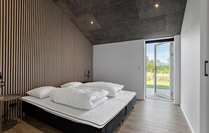 4 slaapkamers, een strijkplank/strijkijzer, reisbedje, gratis wifi