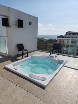 Bain à remous extérieur
