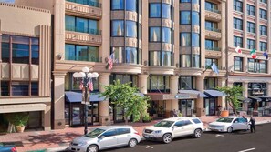 المنشأة من الخارج