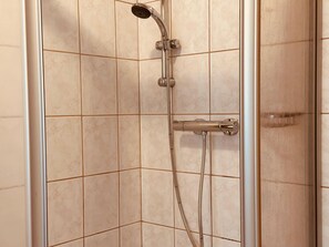 Dusche, Handtücher, Seife, Toilettenpapier