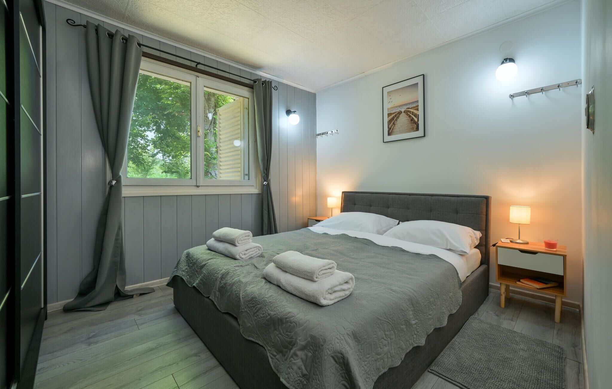 1 habitación, caja de seguridad en la habitación y cuna de viaje 