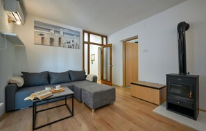 Smart TV, fireplace, table tennis