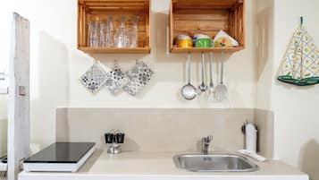 Monolocale, cucina | Cucina privata | Frigorifero, microonde, piano cottura, pentole/stoviglie/utensili