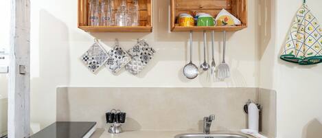 Studio, Kitchen | Private kitchen | Fridge, microwave, stovetop, cookware/dishes/utensils