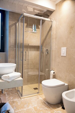 Studio, Küche | Badezimmer | Dusche, Haartrockner, Hausschuhe, Handtücher