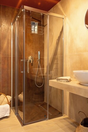 Monolocale Deluxe | Bagno | Doccia, asciugacapelli, pantofole, asciugamani