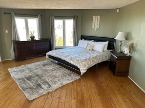 3 bedrooms, iron/ironing board, WiFi, bed sheets - Beautiful Beachside Serenity Cottage, Point du Chene (Point du Chene)