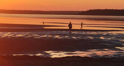Beautiful Beachside Serenity Cottage, Point du Chene