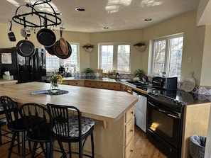 Microwave, oven, stovetop, dishwasher