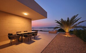 Outdoor dining - Gorgeous home in Tkon (Tkon)