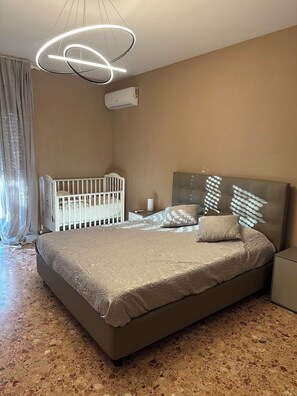 2 bedrooms, WiFi, bed sheets