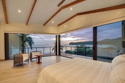 The Sanctuary - Luxury Beachfront 5-Bedroom Villa with 2 Swimming Pools